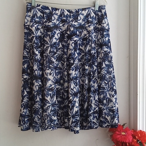 ⭐️ Host Pick ⭐️Cleo | Navy White Design Fit & Flare Skirt - Picture 2 of 7